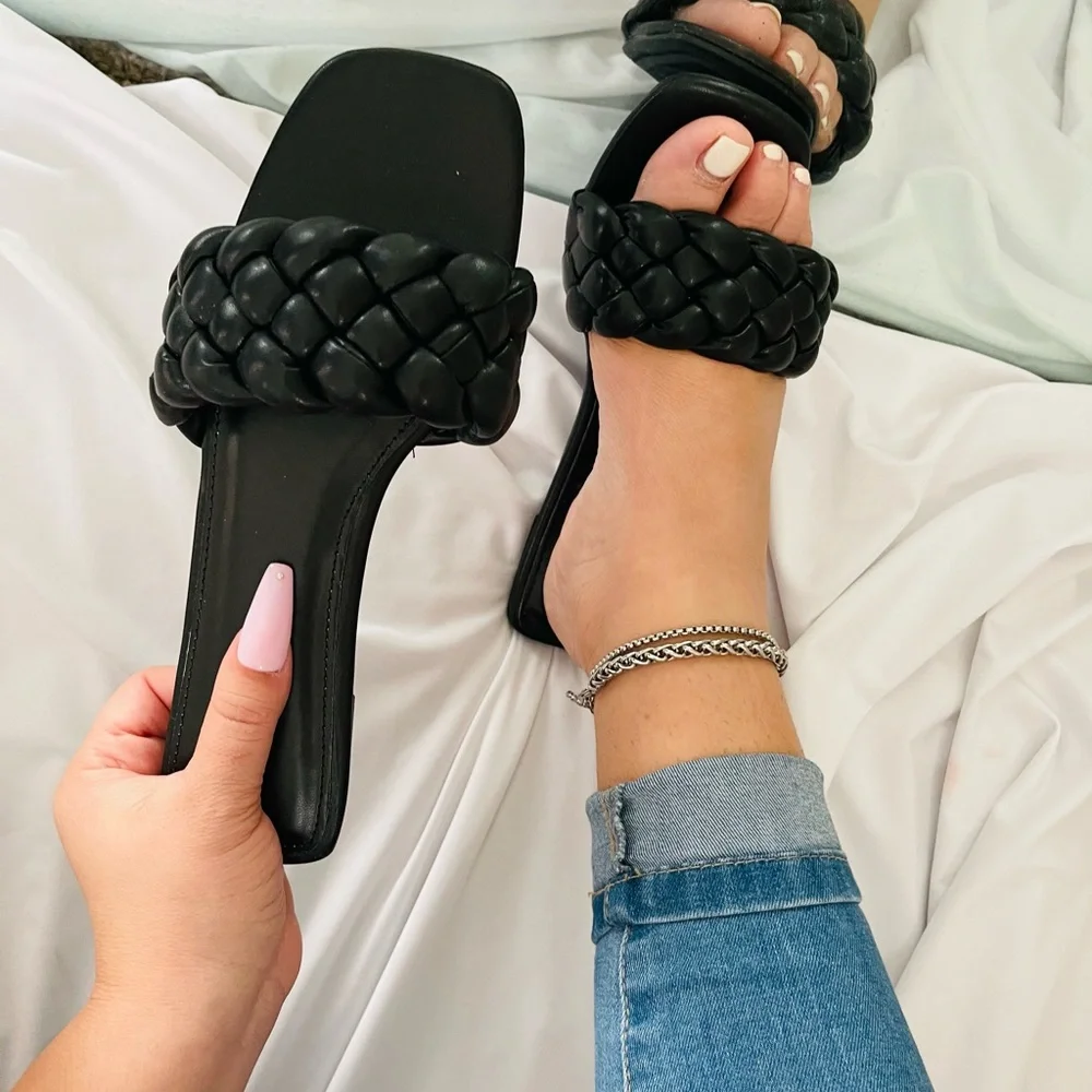 Sandals bundle size 5.5 - Picture 3 of 3